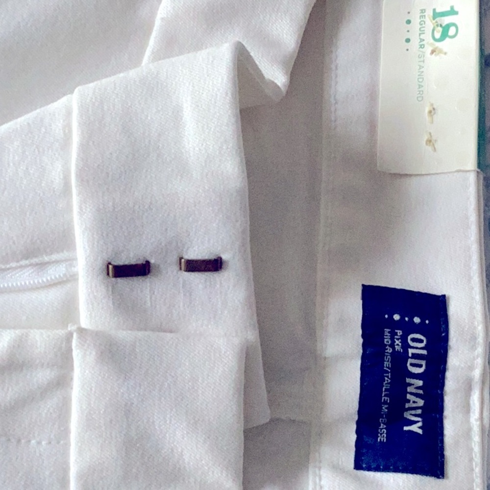 White slacks for summer!  NWT: Old Navy, Regular fit. Size 18